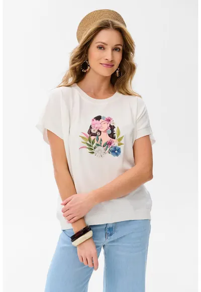 Tricou cu detaliu brodat in partea fin fata