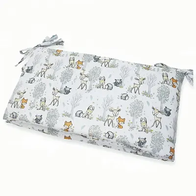 Protectie laterala pentru patut copii Kerstin Forest animals 180 x 30 cm, cu doua fete, suprafata din bumbac 100, prindere cu panglici