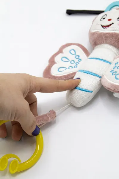 Jucarie din plus BabyJem cu vibratii Fluture Roz