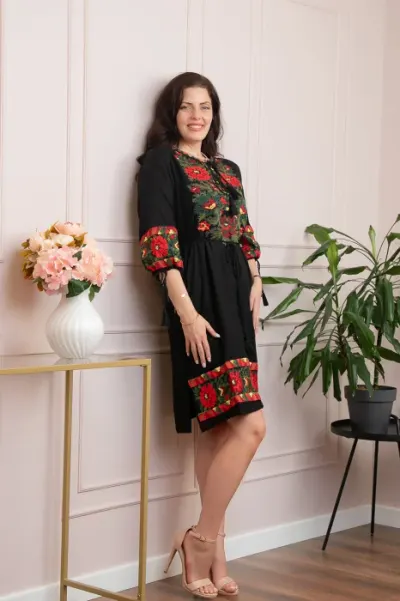 Rochie traditionala neagra cu motiv floral multicolor Mihaela 01