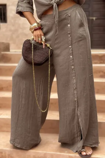 Pantaloni largi de vara, din in, cu nasturi decorativi din lemn pe picior, bej inchis