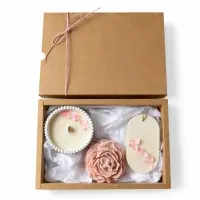 Set cadou premium cu lumânare în vas Jesmonite cu fitil din lemn, bujor și odorizant dulap - Bujor & Oud