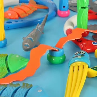 Set 27 jucarii de inot pentru copii Ikonka Water World, design atractiv, culori veselr si forme marine, in saculet de depozitare