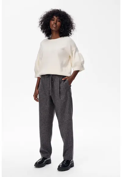 Pantaloni cu croiala conica si snur de ajustare Halinka