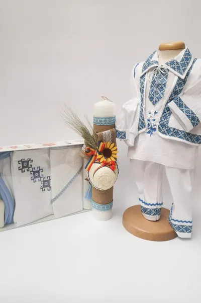 Set Botez Traditional Raul 3 piese Botez Traditional : costumas, lumanare si trusou