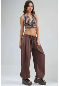 Pantaloni dama - cu talie elastica si detaliu cu snur - maro - textil