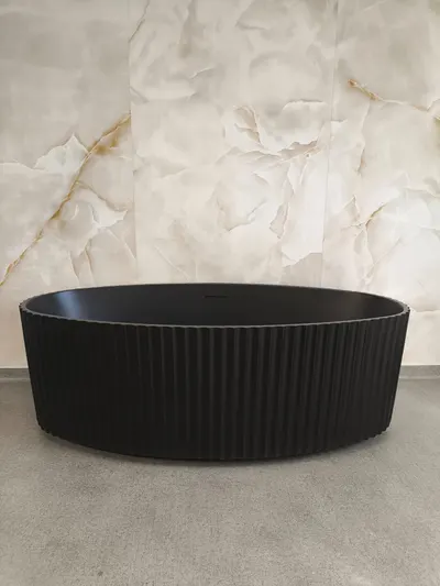 Cadă Freestanding Neagră „Ribbed Elegance” 1700mm lungime×850mm latime×580mm inaltime