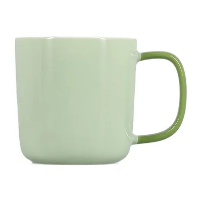 Cană verde new bone china 370 ml Mae – ONA