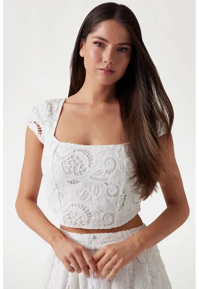 Bluza crop cu perforatii - Alb