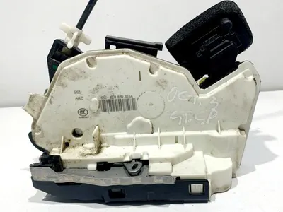 Broasca usa stanga spate 5E0839015A Skoda Octavia 3 (2013-2017 )