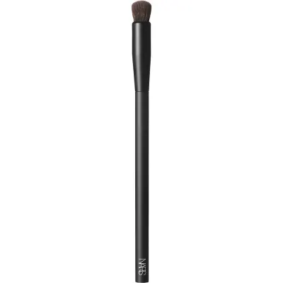 NARS Brush Soft Matte Complete Concealer pensula pentru aplicarea anticearcanului #11 1 buc