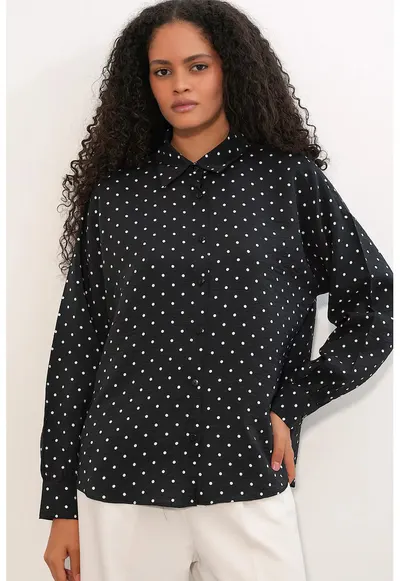 Camasa supradimensionata cu buline - neagra/alba - din crep - maneci lungi - casual