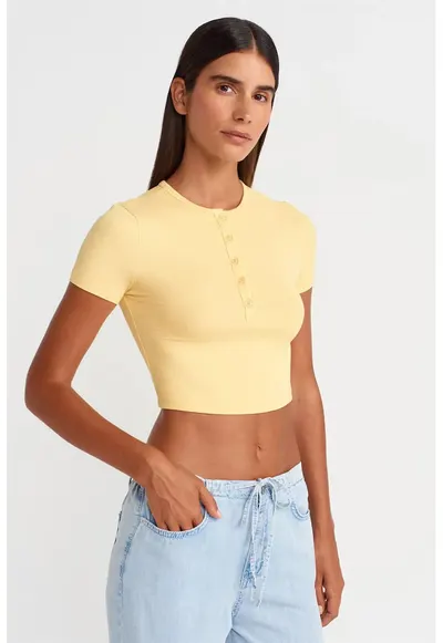 Bluza crop - slim fit - galben lamaie - maneci scurte - inchidere cu nasturi