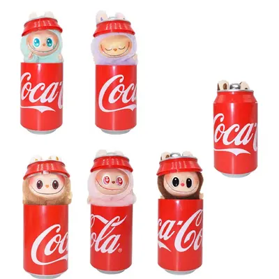 Figurină The Monsters x Coca Cola Secret Edition Engross, Editie Limitata – Mascotă Vinyl în Doză Collector’s Box | Blind Box Surpriză