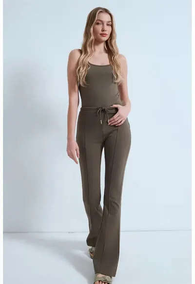 Pantaloni dama - evazati - talie medie - verde olive - cu elastan - Verde