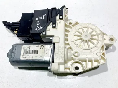 Motoras macara geam dreapta spate 1K0959704AG Volkswagen Golf 6 (2008-2013)