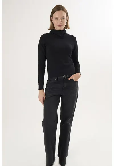 Pulover tricotat fin cu guler inalt - Negru