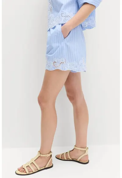 Pantaloni scurti de bumbac in dungi - cu perforatii si terminatii valurite - Albastru azur