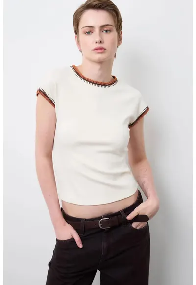 Tricou cu detalii contrastante - Alb