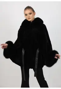Poncho de Dama din Miel Australian si Gluga din Vulpe Argintie - Model Butterfly - Negru