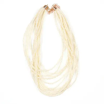 Colier elegant cu siraguri multiple de perle delicate