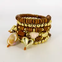Bratara spiralata camel E i auriu cu charm-uri , boho glam