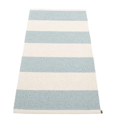 Covor tip traversă pentru interior și exterior albastru deschis/crem 70x150 cm Bob Blue Fog – Pappelina