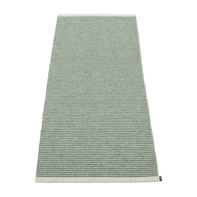 Covor tip traversă pentru interior și exterior verde deschis 60x150 cm Mono Sage Army – Pappelina
