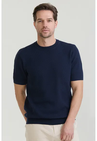Tricou cu model uni si decolteu la baza gatului - Bleumarin