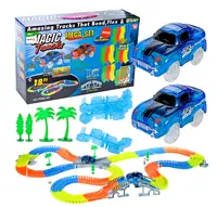 Set pista magica cu 2 masinute Amazing Tracks Include 360 de piese