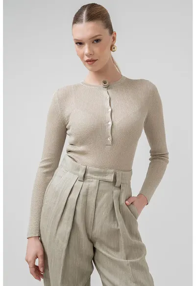 Pulover slim fit cu striatii si fenta cu nasturi Lazise - Auriu/Kaki