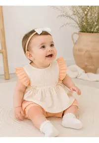 Set bebe fetita muselina 2 piese – bluza cu volane si pantaloni scurti culoare piersica