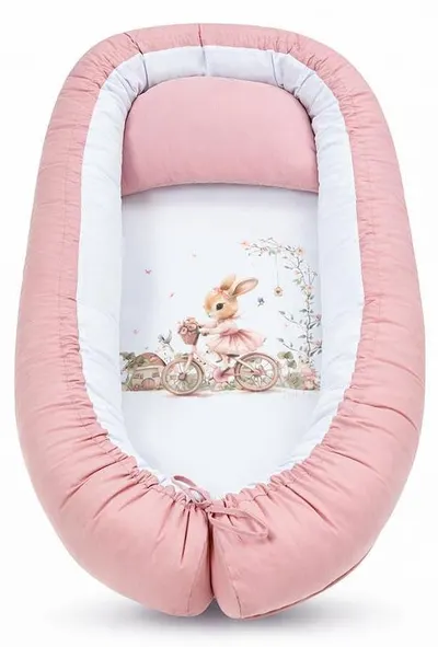 „Cuib pentru bebeluși 3 în 1 Bambino Casa – Rose Rabbit on Bicycle, roz