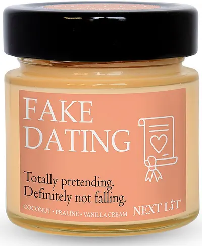 Lumânare parfumată Next Lit Burning Tropes - Fake Dating, 100 g