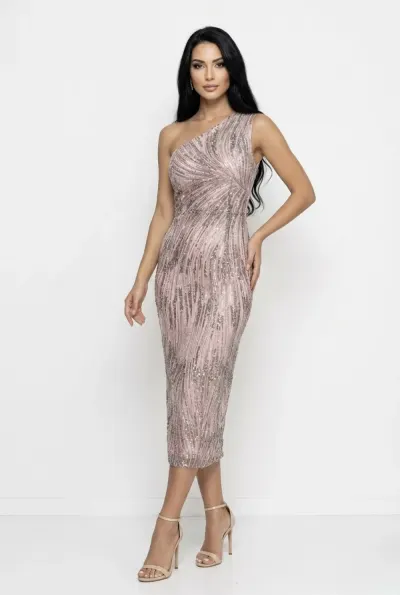 Rochie eleganta mulata pe corp de lungime midi