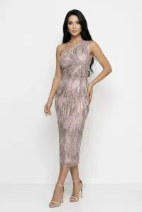 Rochie eleganta mulata pe corp de lungime midi
