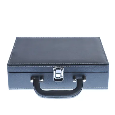 Cutie cu accesorii pentru vin