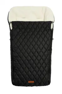 Sac de iarna Sensillo Polar Black pentru caruciorsanie,cu fermoar,material impermeabil matlasat,orificii pentru centuri de siguranta