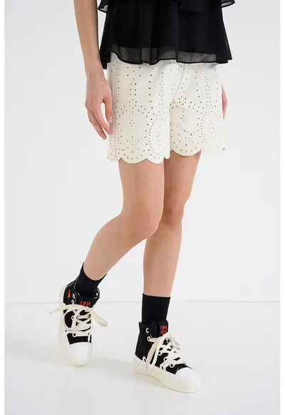 Pantaloni scurti din bumbac cu perforatii - Crem