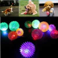 Jucarie pentru caini minge-arici cu LED 7,5 cm