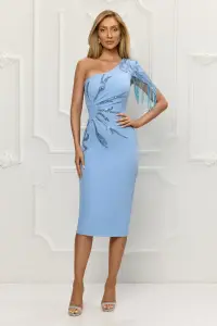 Rochie eleganta conica cu slit pe picior si broderie cu franjuri