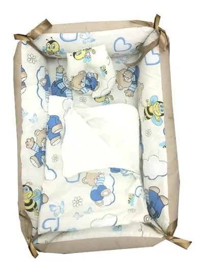 Reductor Bebe Bed Nest cu paturica si pernuta antiplagiocefalie Ursi cu albine pe crem