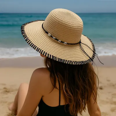 Pălărie de plajă damă Tiara, bej cu detalii negre și șnur decorativ, boruri largi, stil boho, ușoară și respirabilă, protecție solară, diametru 39 cm