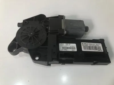 Motoras macara geam dreapta fata 807302821r Renault Megane 3 facelift (2012-2016)