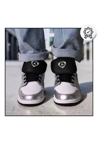 Pantofi Sport Adolescenti - Air Jordan - Argintie Cu Alb - Cod Model IR2310 100 - Incaltaminte Confortabila Si Eleganta Pentru Baschet Sau Purtare Zilnica - Adidasi Cu Profil Inalt