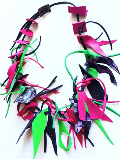 Colier handmade din piele naturala, asimetric,cyclame, verde,negru