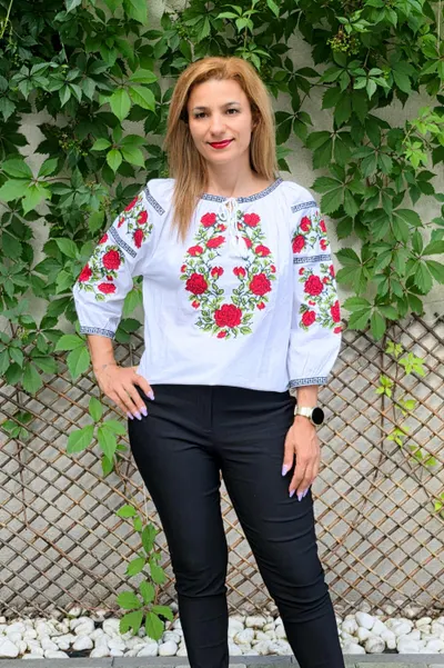 Ie Traditionala Floricica 3