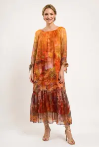 Rochie lunga din matase si vascoza, cu imprimeu floral artistic, portocalie