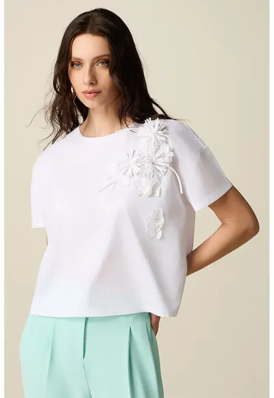 Tricou cu aplicatii florale - Alb