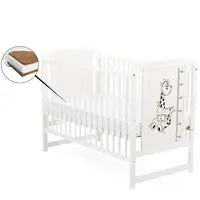 Patut din lemn bebe, 120x60 cm, Din lemn de pin si mdf, Stabil si rezistent, Inaltime saltea reglabila pe 3 nivele, Laterala cu 3 bete detasabile, EN716-1, EN716-2, Alb, Babyneeds, Timmi Girafa + Saltea 8 cm